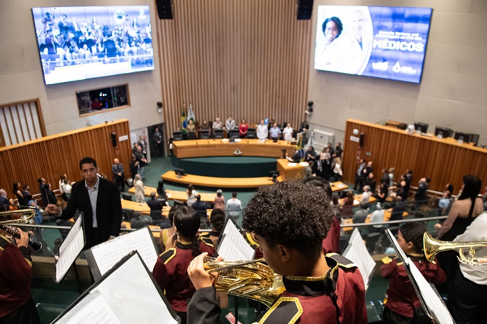 Câmara Legislativa celebra o dia do médico com sessão solene